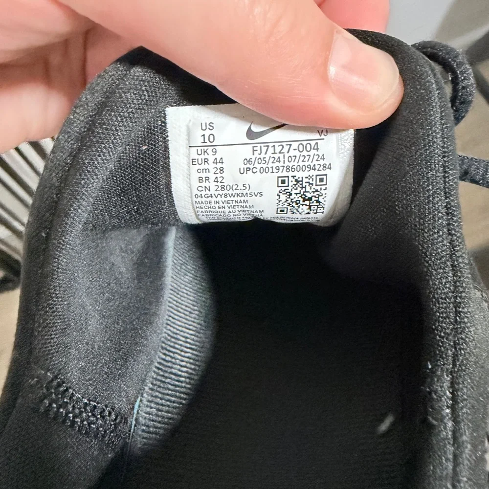 Nike Black and Orange Metcon - Picture 5 of 9